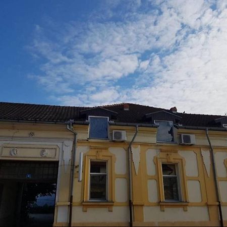 Отель Viktorija Nova Канижа Экстерьер фото