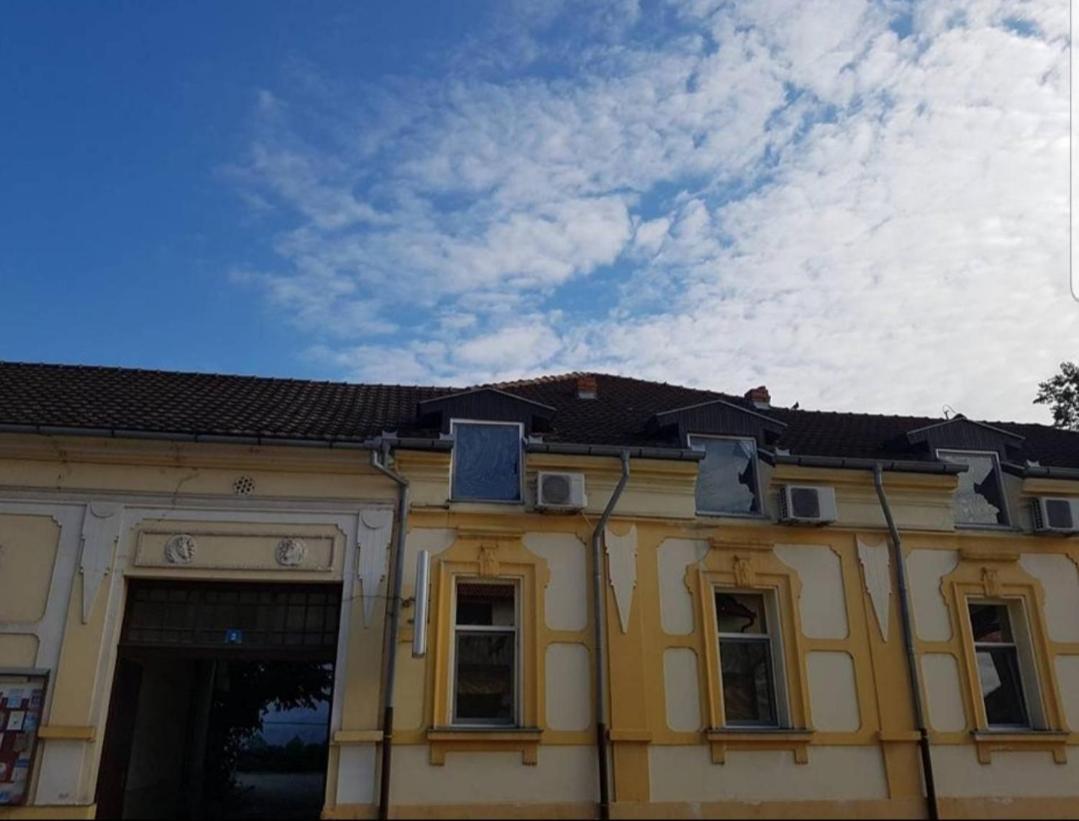 Отель Viktorija Nova Канижа Экстерьер фото